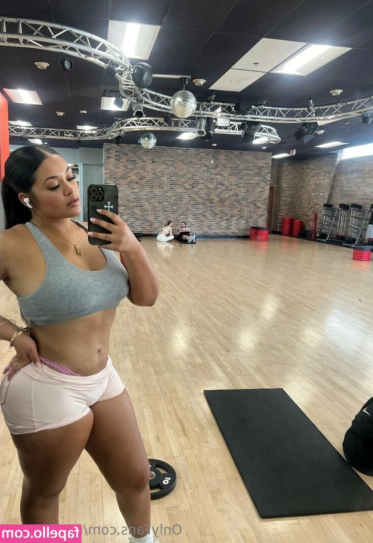 RoseyRoyyal - Just made some HOT new content 🥵 are you ready for it? ♥️