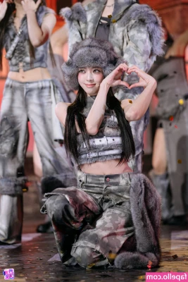itzy.all.in.us [ itzy-all-in-us ] - How does the back look?