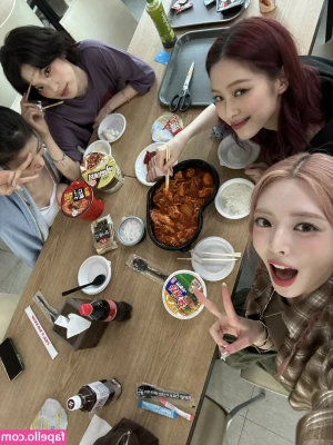 itzy.all.in.us [ itzy-all-in-us ] - Morning glory??