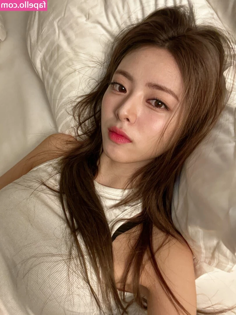 itzy.all.in.us [ itzy-all-in-us ] - Boomboom enjoying her night in one of her favorite cheap motels