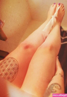 Anunna Healing [ anunna-healing ] - red hair dont care:)