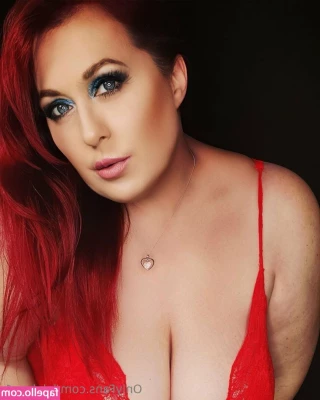 lolaluxx1 - Giving her a good fingering  sludgebunnyy