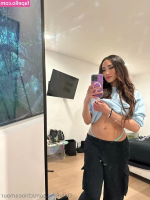 chloeamour - this beta is trying his best with serving me as a human towel to
