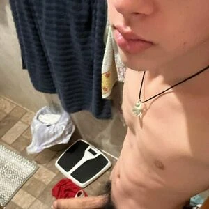 hunggoat24