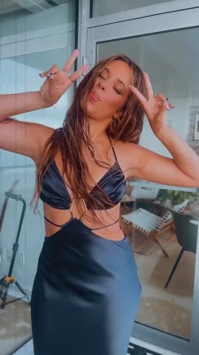 Camila Cabello [ camila-cabello ] - Cambiándome de ropa en el gym