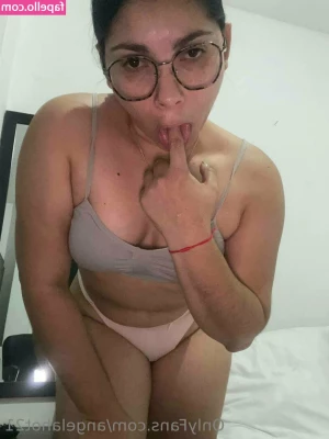 angelahot21 - I could use a helping hand in shower..any volunteers??