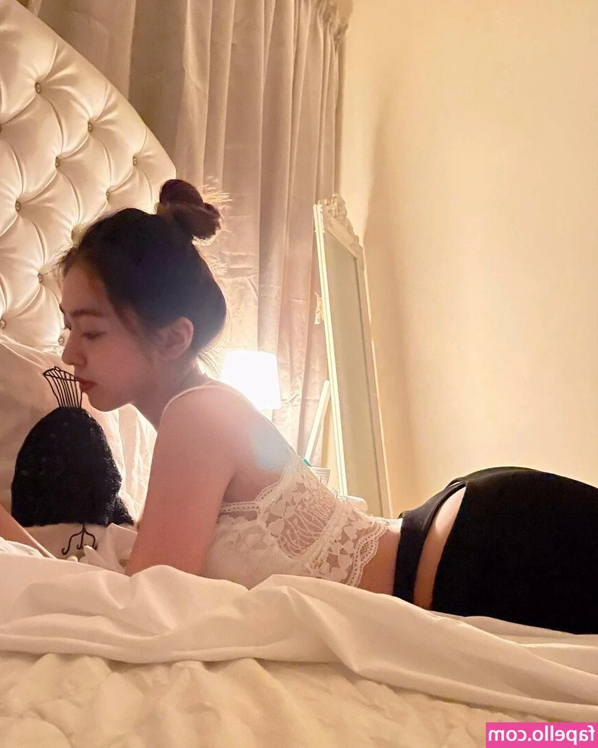 angellowee - Undress me in the dressing room?