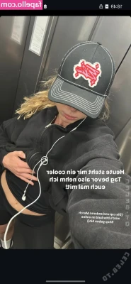 Eli Preiss [ eli-preiss ] - working in pjs while i sit on my feet