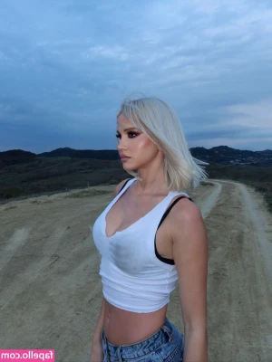Sara Kolami [ sara-kolami ] - wanna do some cardio? 🥵