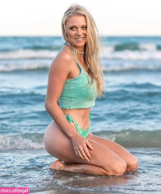 Svenja Sommer [ svenja-sommer ] - Tipsy doll does a silly dance for you! 🥰