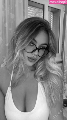 Sophie Amalia [ sophie-amalia ] - No spot left untanned 😎