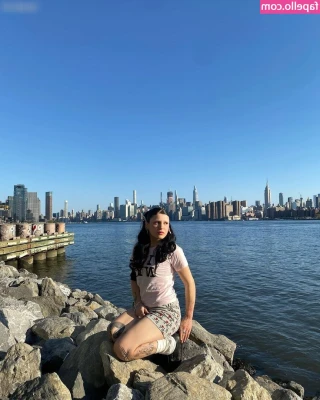 Uglycharm - Are you ready to worship every inch of my body? If you haven't 👀