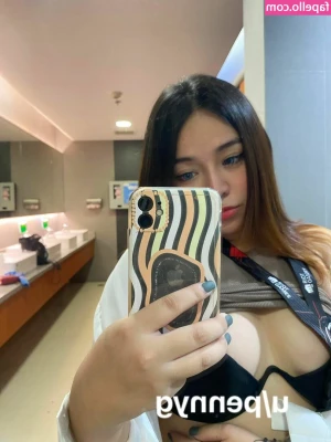 pennyg_ [ pennyg ] - Getting my tits played with