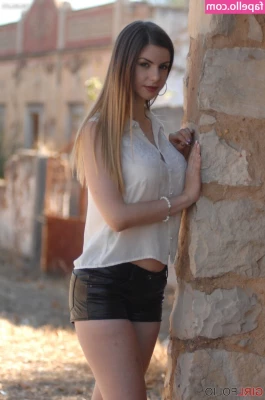Stella Cox [ stella-cox ] - I bet you would enjoy my thick thighs under your tree this year