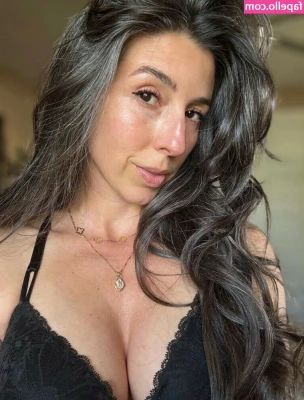 Goddess Aurelia [ goddess-aurelia ] - Abre esas patas...🙊😳🥵