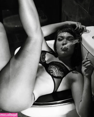 Jade Baraldo [ jade-baraldo ] - Trying to find a cowboy I can ride until he cant take it anymore! All