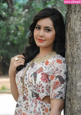 Raashi Khanna [ raashi-khanna ] - Nothing can match the feeling that going broke for Goddess gives you
