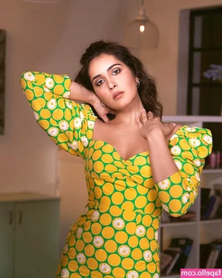 Raashi Khanna [ raashi-khanna ] - Editing a hot video @minniescarlet 🥵  It will be ready by the time