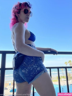 emeryfennecfree - Who s got a big bath tub I can come over and use  -rae