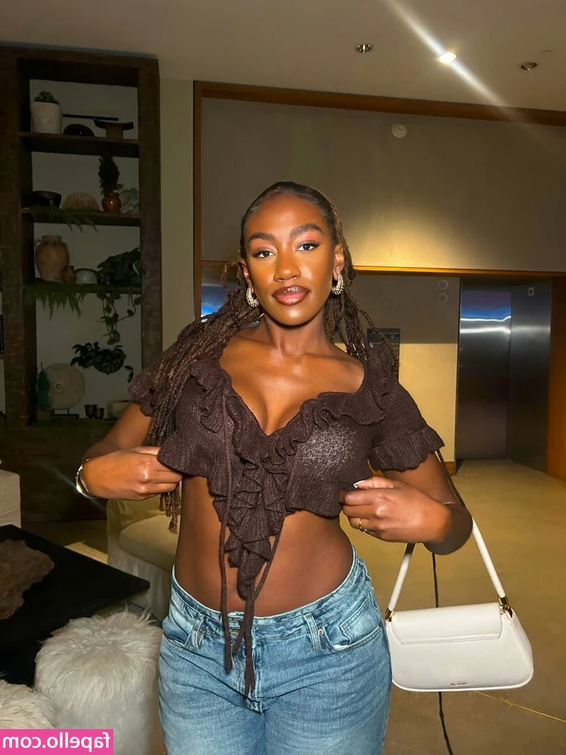 Tayy Bann [ tayy-bann ] - Do you too think that wet jeans are soooo hot? 😏🔥🥵