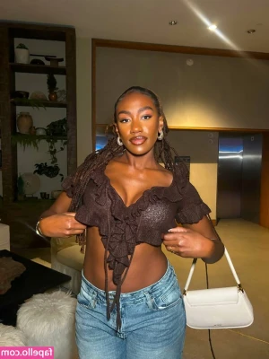 Tayy Bann [ tayy-bann ] - Do you too think that wet jeans are soooo hot? 😏🔥🥵