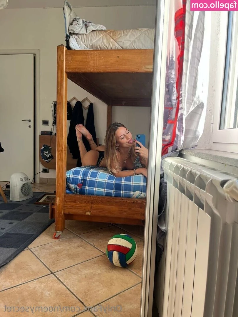 noemysecret - don't miss the cock in my ass before going to sleep, don't forget