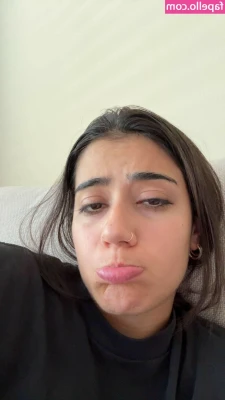 Sara Saffari [ sara-saffari ] - Can you be sexy in a dressing gown and slippers?