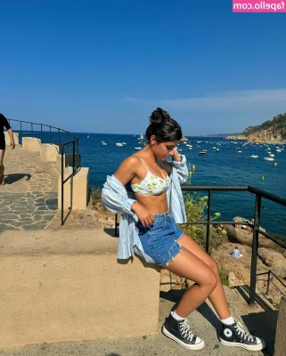 Sara Saffari [ sara-saffari ] - Does my ass look good in this