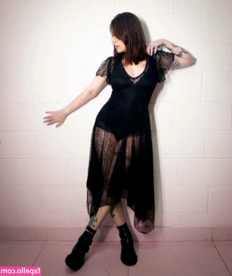 Pitty - Would look better with some hand prints
