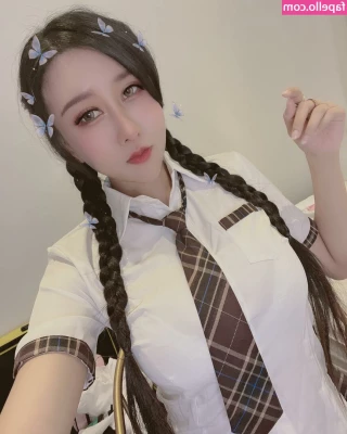 Wei Ling 凌薇 [ wei-ling ] - Greetings to my followers from Spain   Pics will follow today   I m
