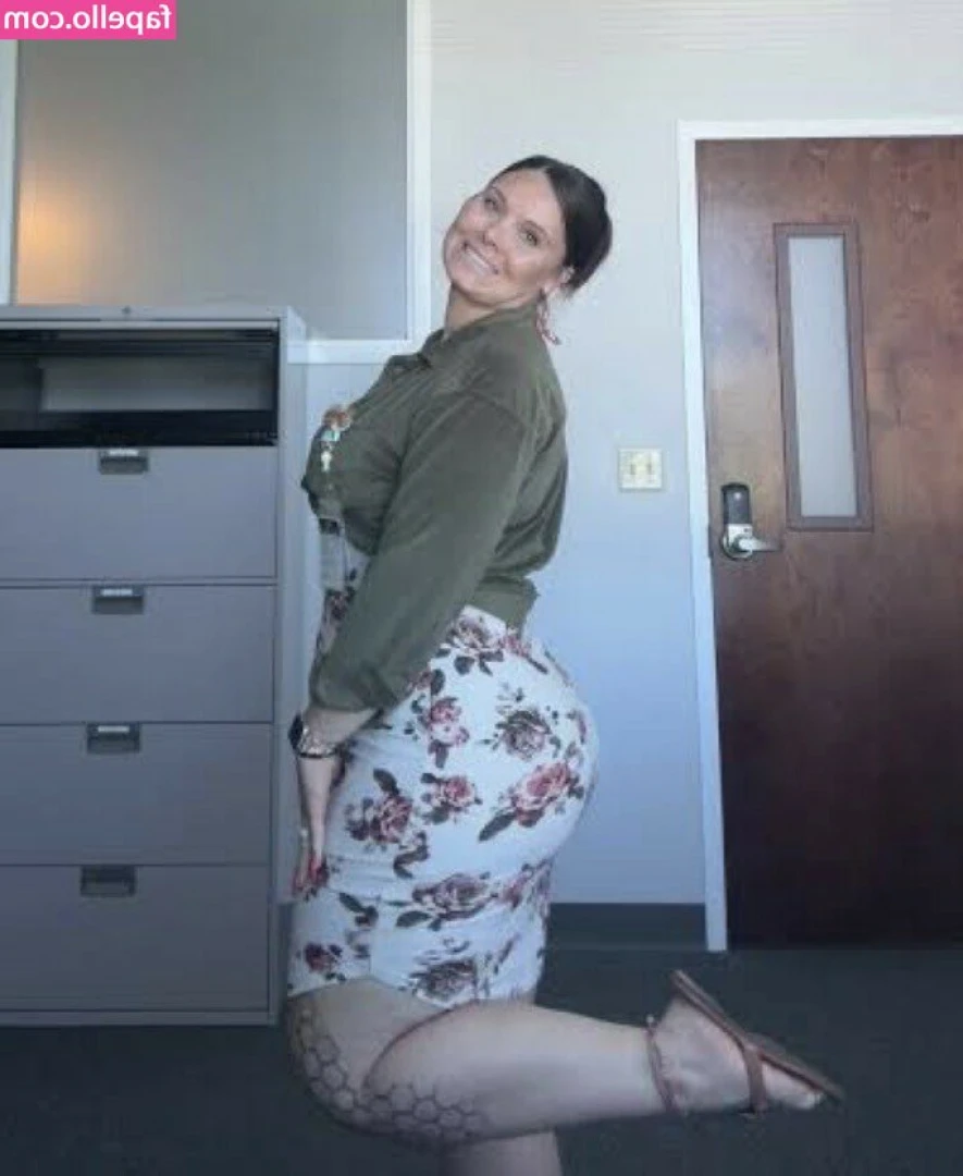 Kelly Marie Bisson [ kelly-marie-bisson ] - Pussy, tits, legs, feet ... What's your fave? 😛