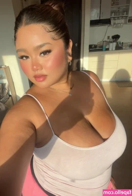 Deshy Baby [ deshy-baby ] - Masturbating to climax violently with an electric masturbator.