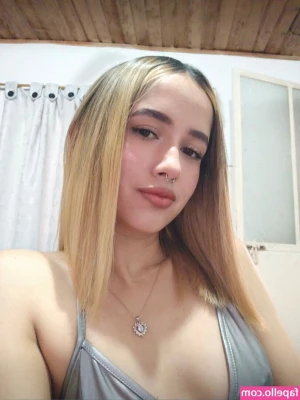 jireh29 - Would you eat gamer girl pussy?