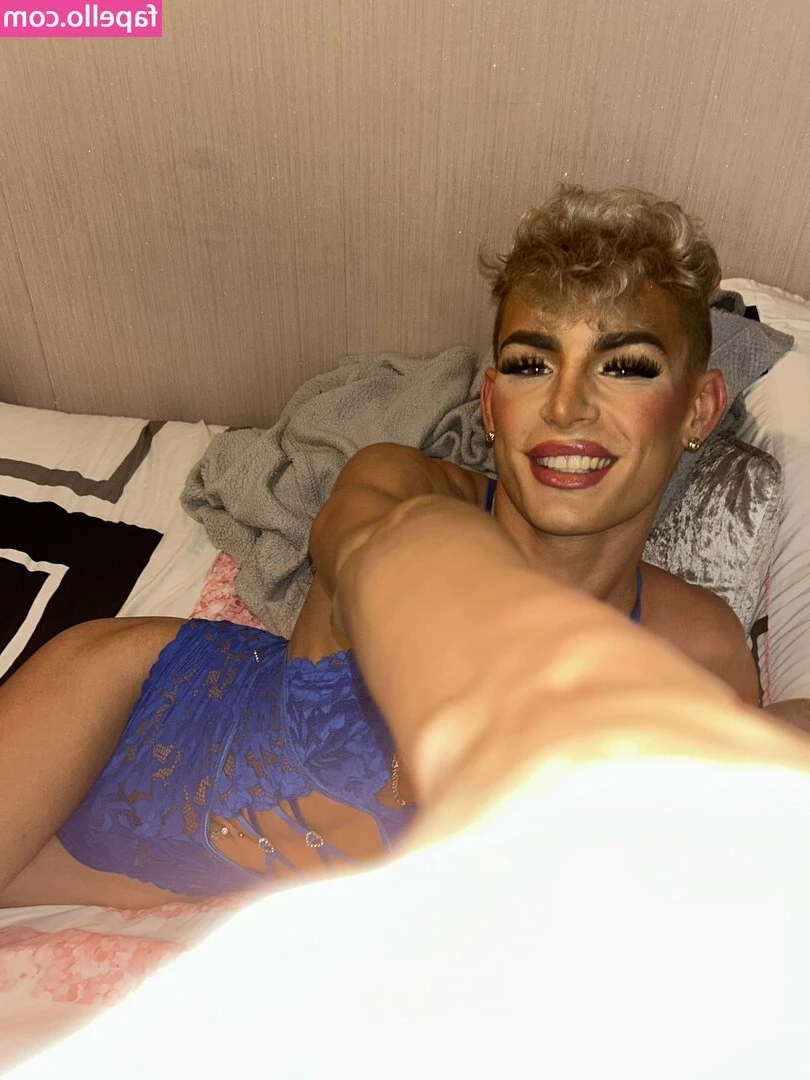 Dylan Booth [ dylan-booth ] - 🌚🌚🌚  Celebrating my 1st month on Onlyfans! Get instant