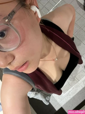 FeixingS18315 - Who is she? 😍