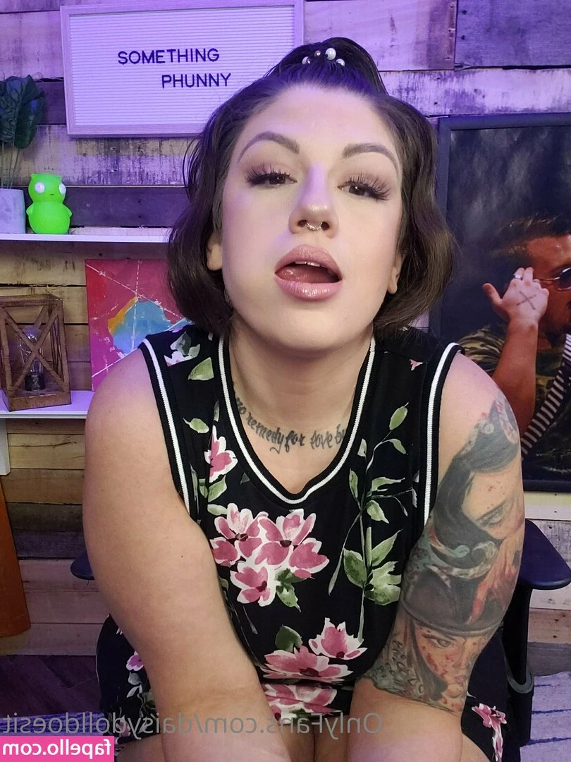 daisydolldoesit - My legs are missing you in between them! 👅😈🚨💯