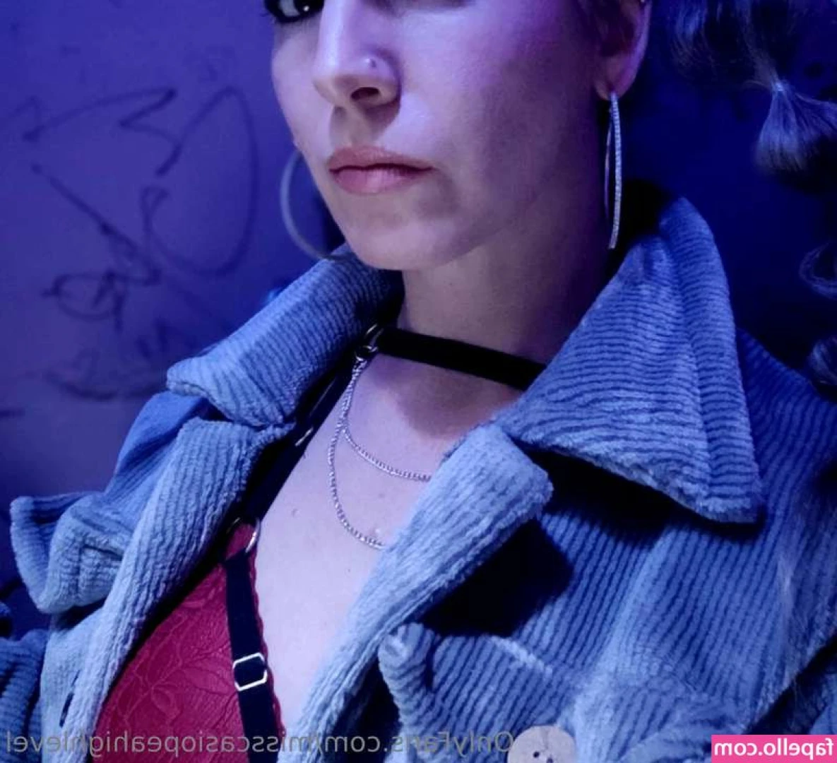 misscasiopeahighlevel - Me la mete echadita boca abajo con cremita 🤤 Pero alguien toca la