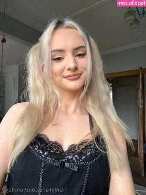  [ parkcity-jen ] - Rub oil on my tits before you fuck them Daddy