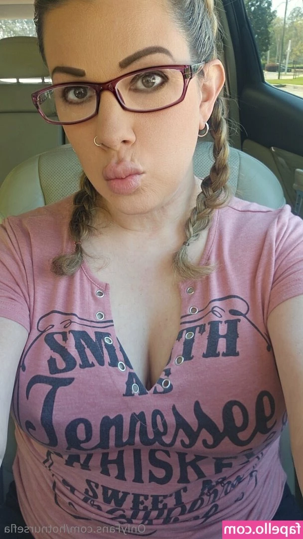 Hotnursefla - Happy hump day 💕 Be a doll and send me a pic or vid of you this