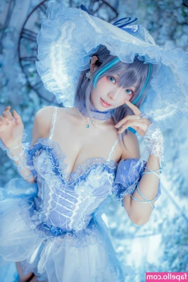 eeelyeee (Ely Cosplay) [ eeelyeee-ely-cosplay ] - Looking hot as hell in this shimmery pink bodysuit.