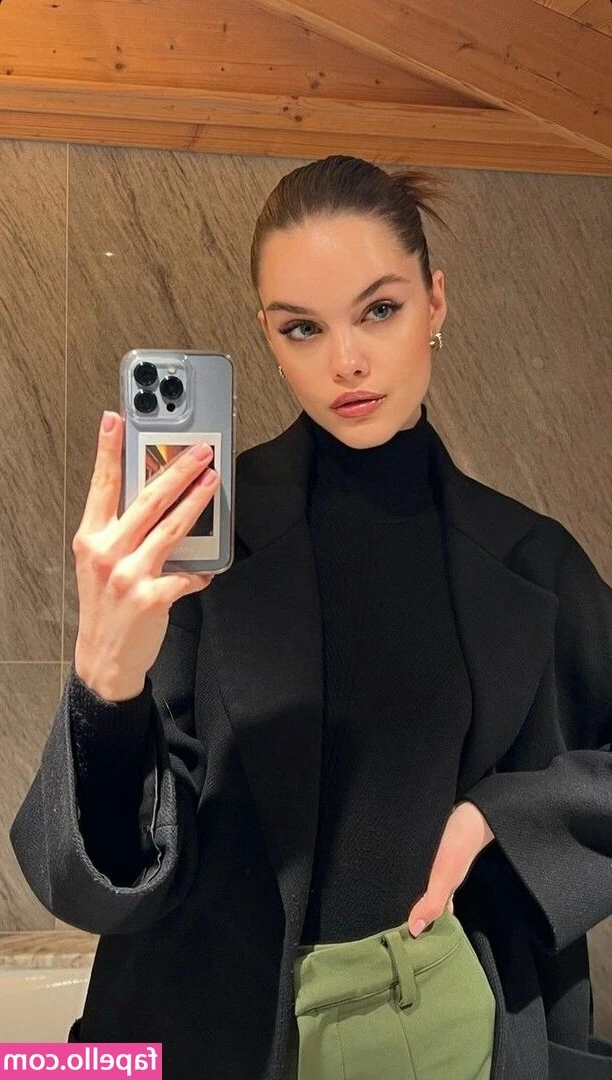 Marija Zezelj [ marija-zezelj ] - Shooting day. Do you like my outfit?
