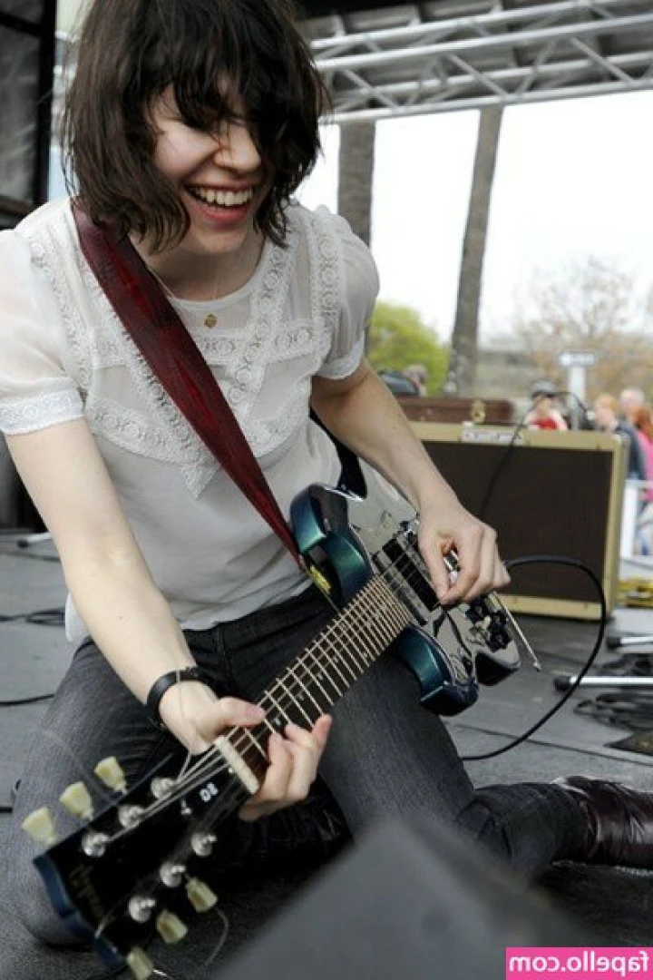 Carrie Brownstein [ carrie-brownstein ] - Adventure is my middle name 💕🤭