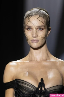 Rosie Huntington-Whiteley [ rosie-huntington-whiteley ] - So..... Who's up for seeing me BOTTOM for the first time on camera?