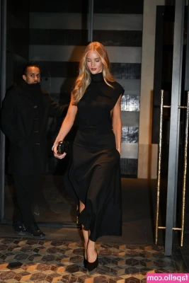 Rosie Huntington-Whiteley [ rosie-huntington-whiteley ] - Good evening. 🌆 it’s kind of my morning.. I told me self I’m