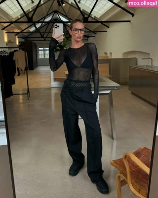 Rosie Huntington-Whiteley [ rosie-huntington-whiteley ] - Hola papis alguien quiere