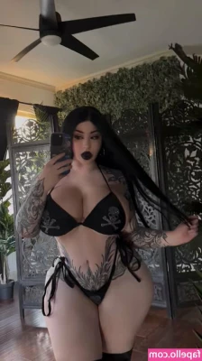 ghouliette - You and I could have some fun in the back seat 😈