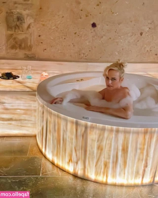 Rebel Wilson [ rebel-wilson ] - does this view make ur heart race? wait till u see whats next 😘