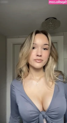 zosia_ski [ zosia-ski ] - Happy National Nude Day 😘