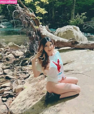leah_ayame [ leah-ayame ] - Do you like when she’s wet??😋💦