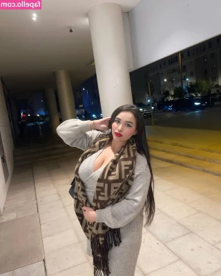 Meryem El Hammoumi Idrissi [ meryem-el-hammoumi-idrissi ] - Toe Wiggle Teaser in White Sandals 😍🙌🏼